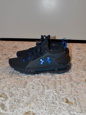 Under Armour Womens Dark Grey Athletic Shoes: size 9.5